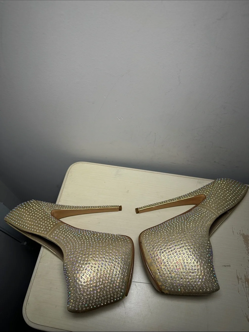 Delicacy sparkling gold